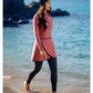 Frau im rosa Burkini am Strand – Sofia Dusty Rose Damen